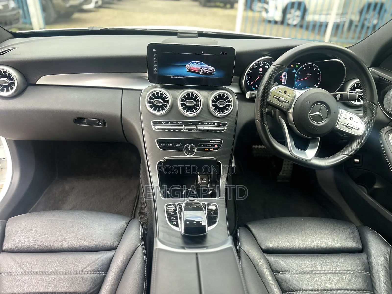 Mercedes-Benz C200 2019 Pearl