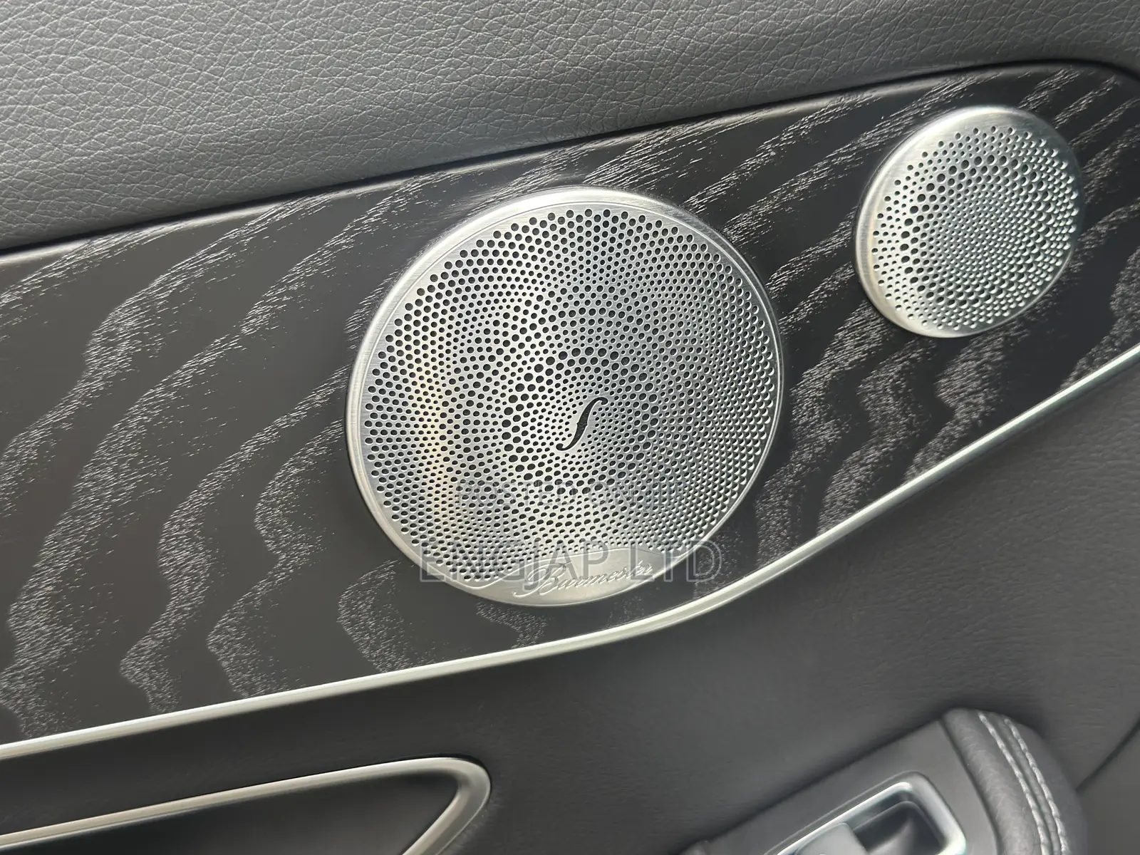 Mercedes-Benz C200 2019 Pearl