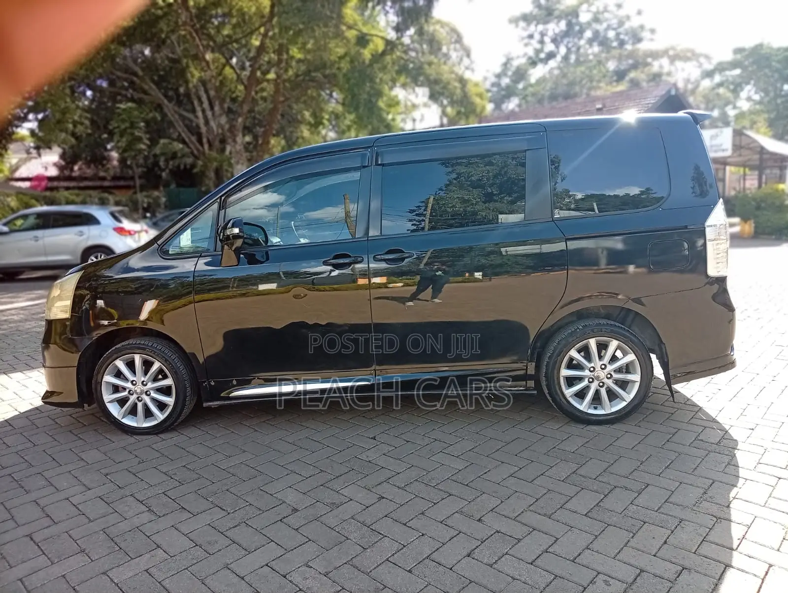 Toyota Noah 2010 Black