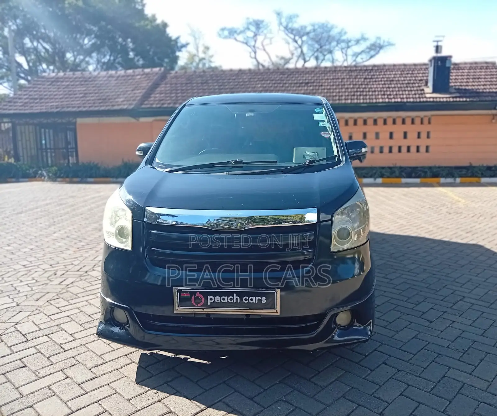 Toyota Noah 2010 Black