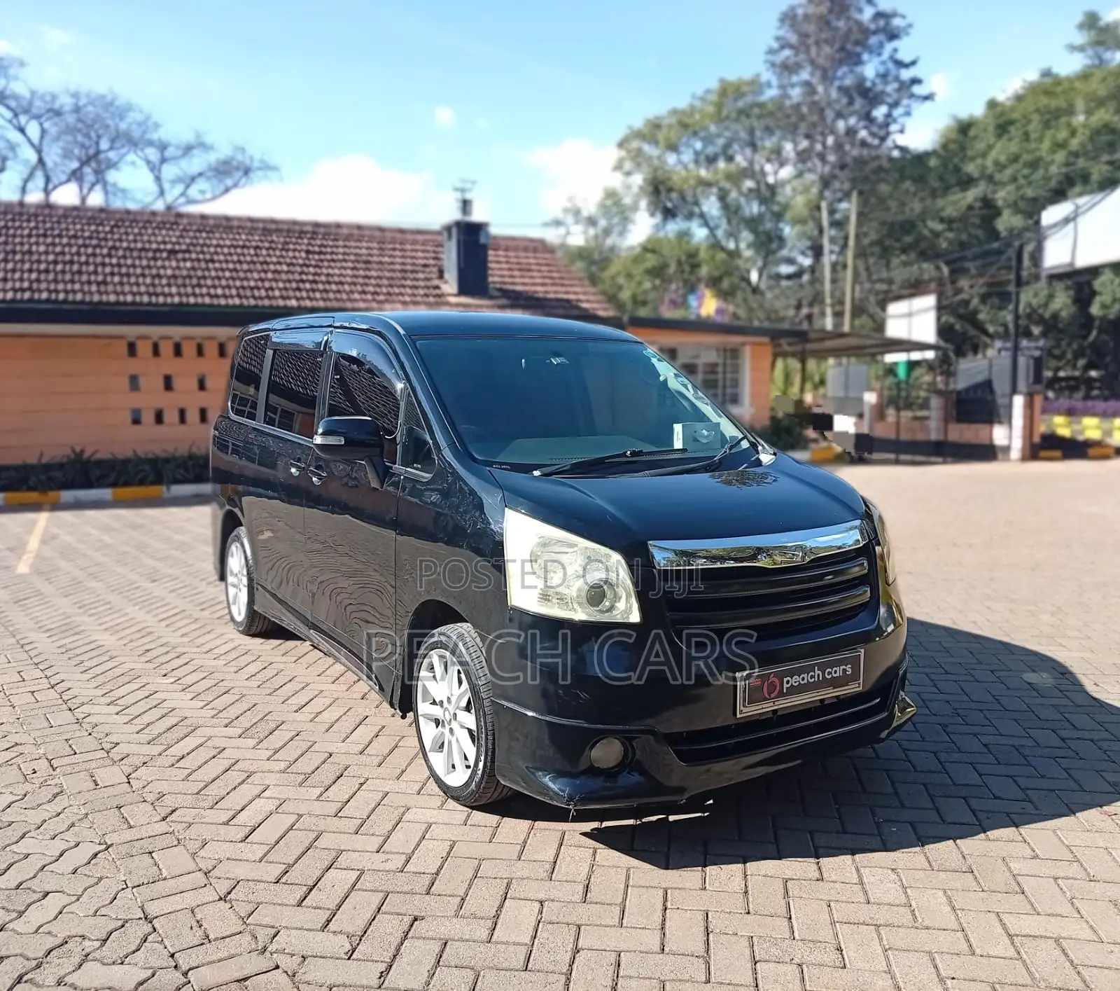 Toyota Noah 2010 Black