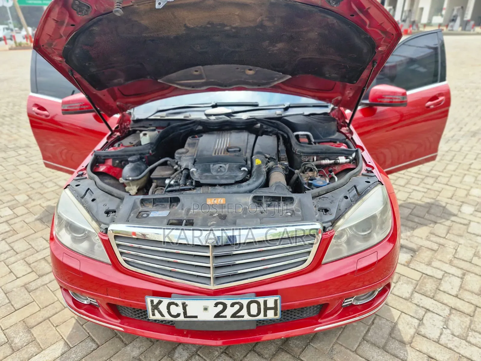 Mercedes-Benz E200 2010 Red