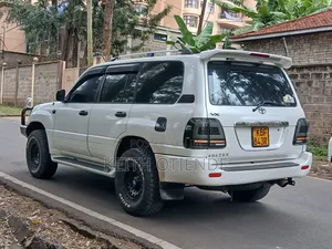 Toyota Land Cruiser Prado 2001 White