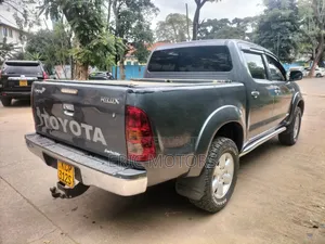 Toyota Hilux 2011 Gray
