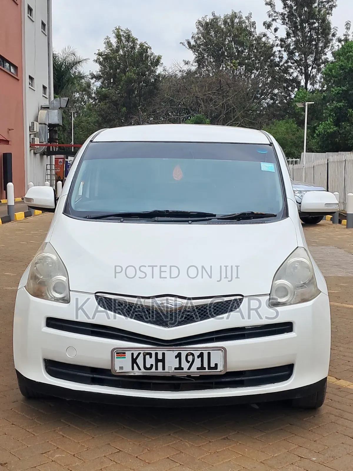 Toyota Ractis 2009 White