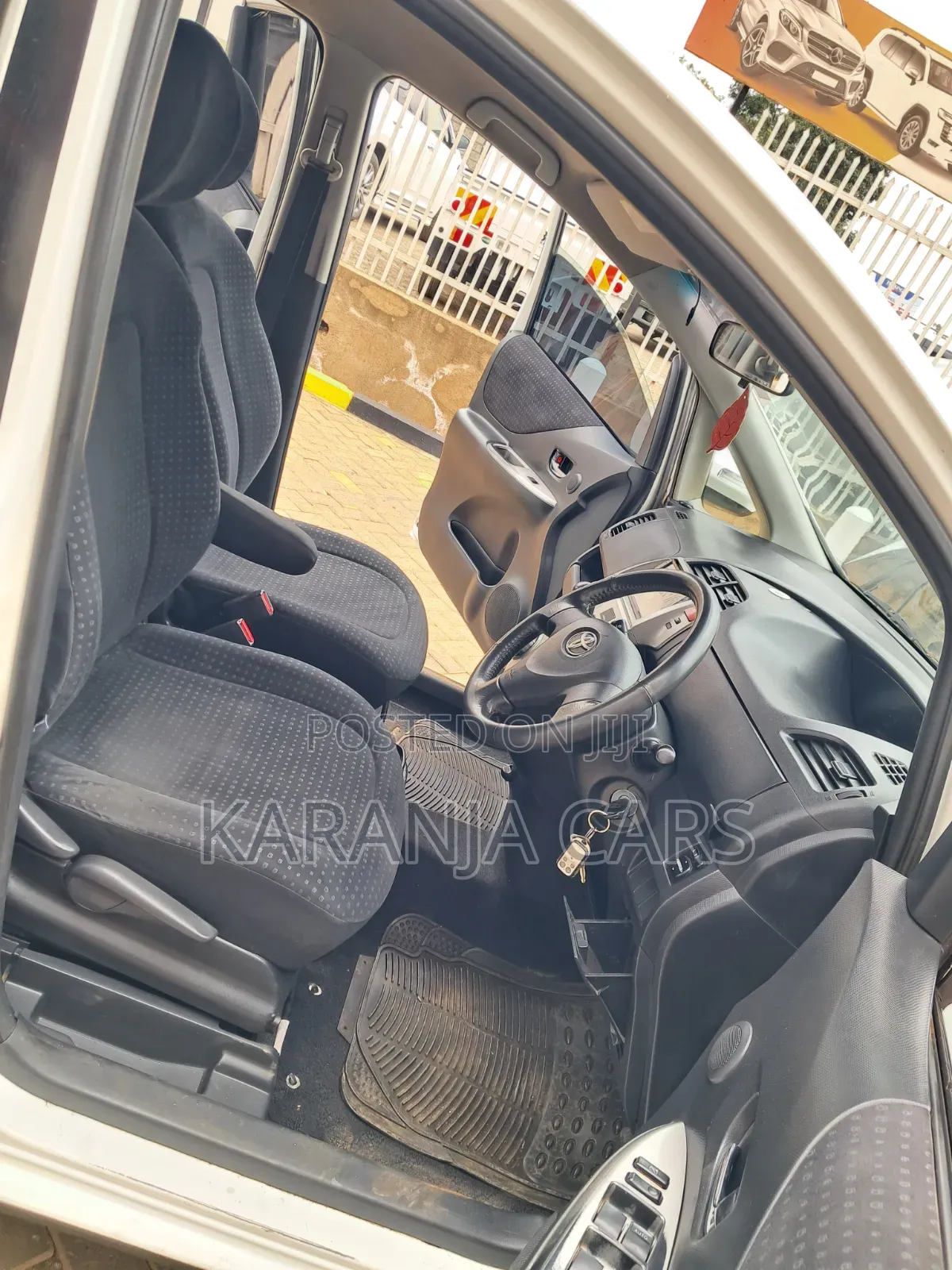 Toyota Ractis 2009 White