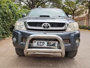Toyota Hilux 2011 Gray