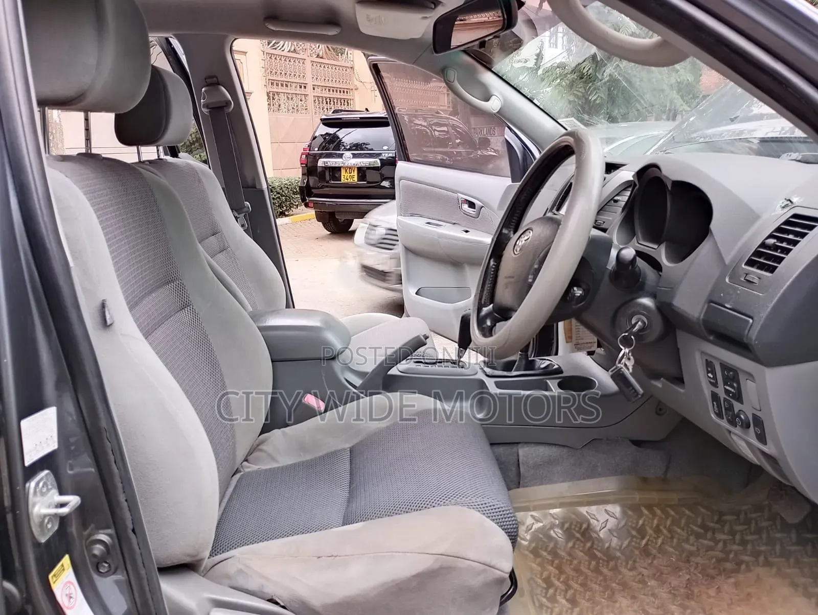 Toyota Hilux 2011 Gray