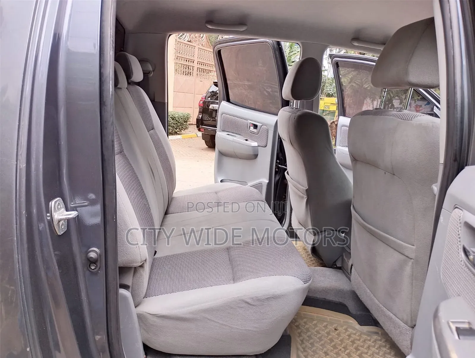 Toyota Hilux 2011 Gray