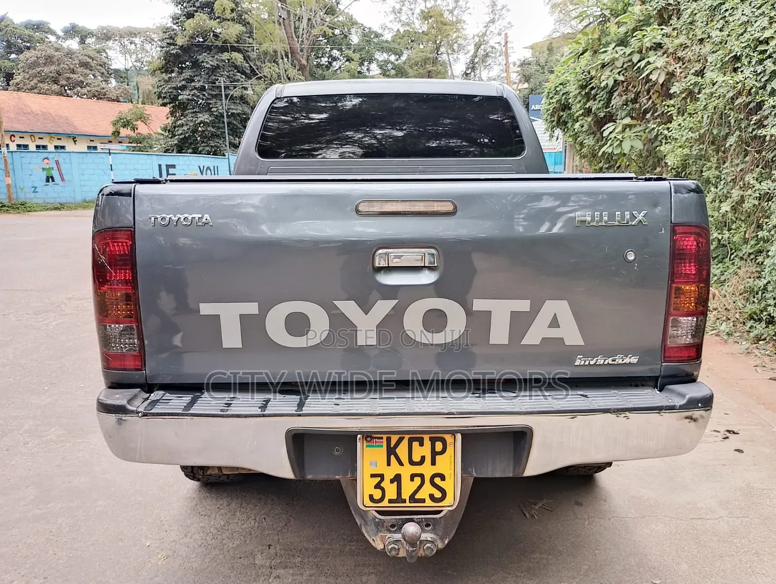 Toyota Hilux 2011 Gray
