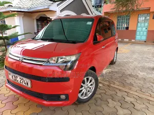 Toyota Spade 2014 Red
