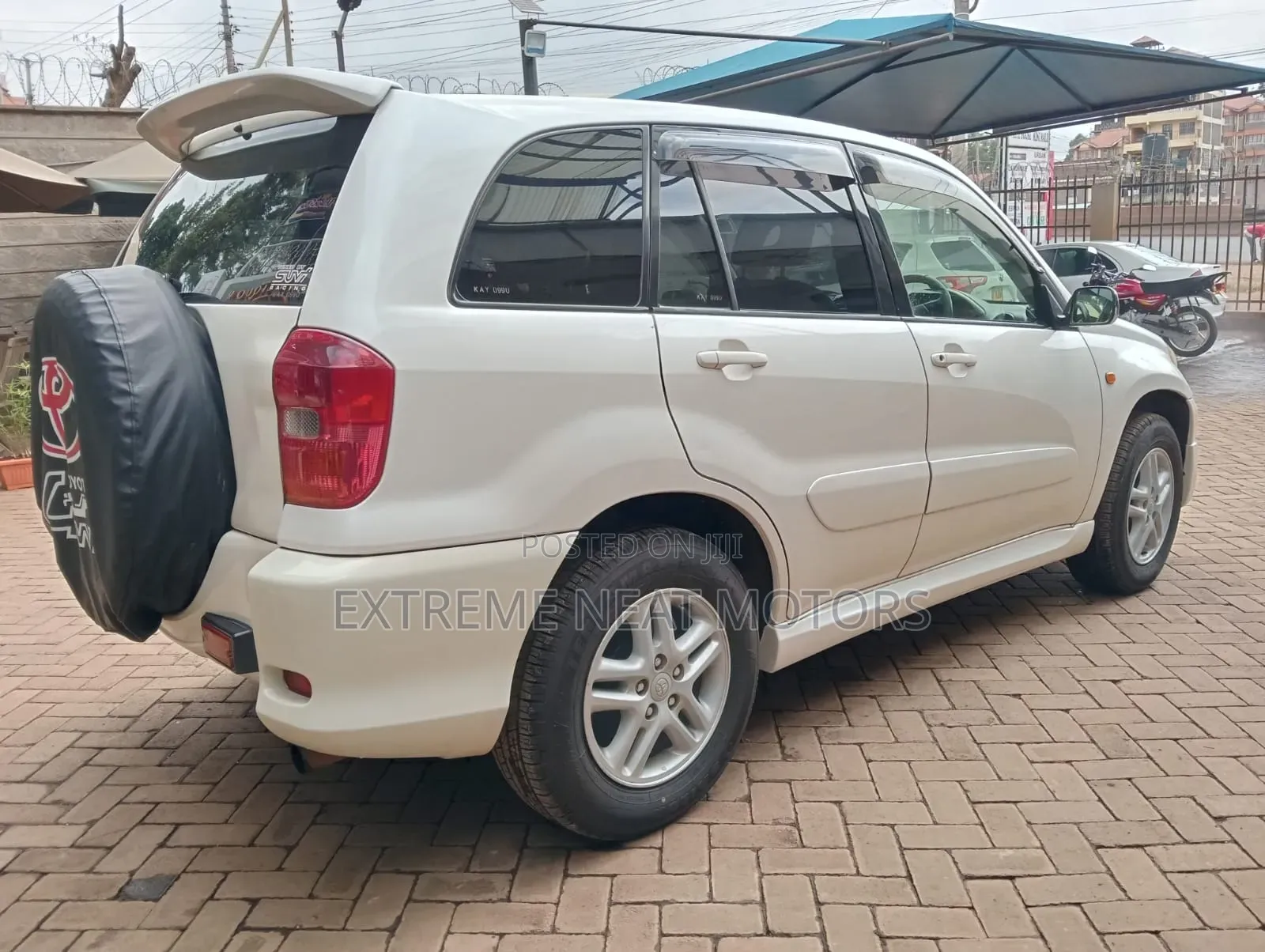 Toyota RAV4 2002 White