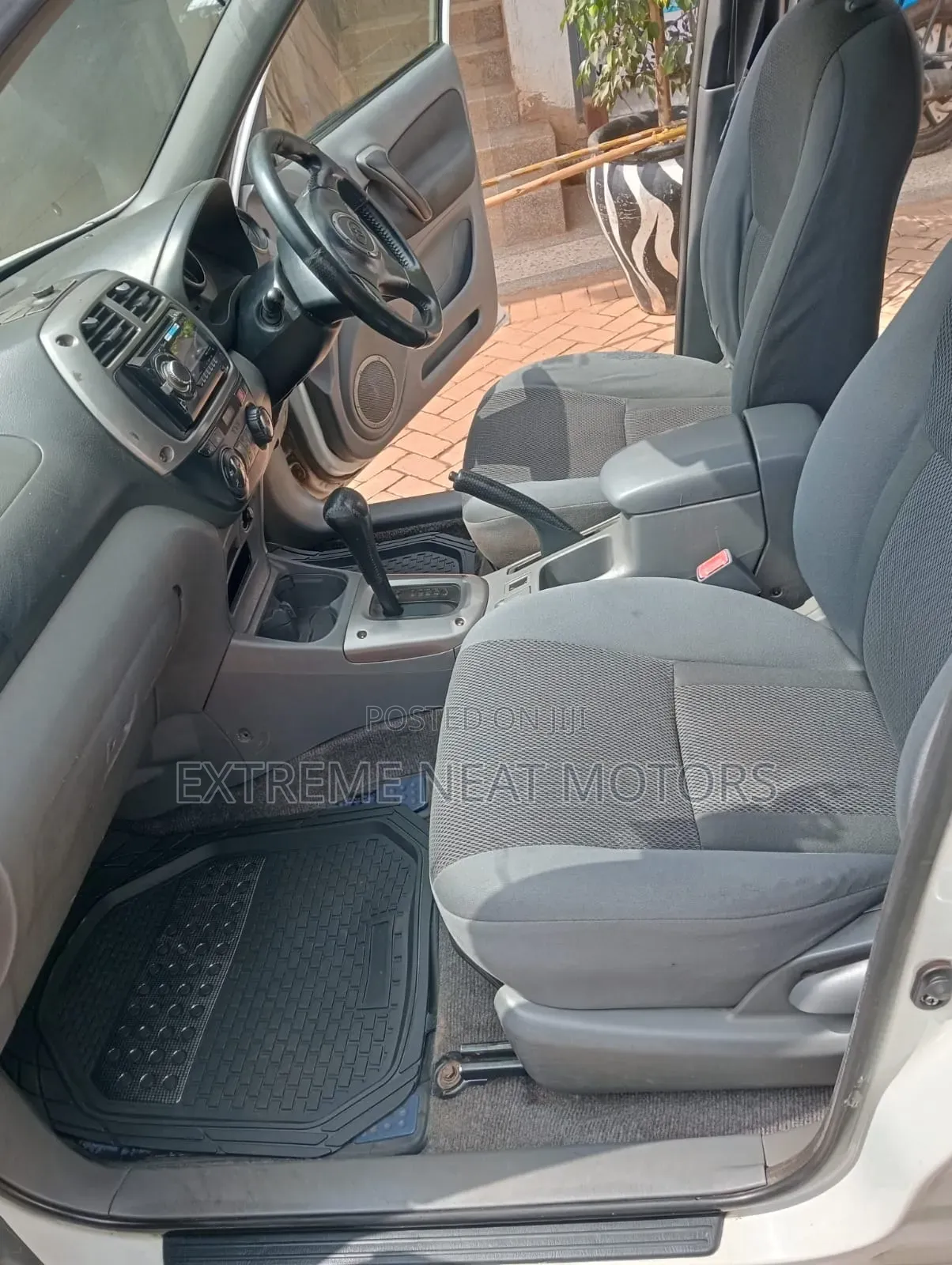 Toyota RAV4 2002 White