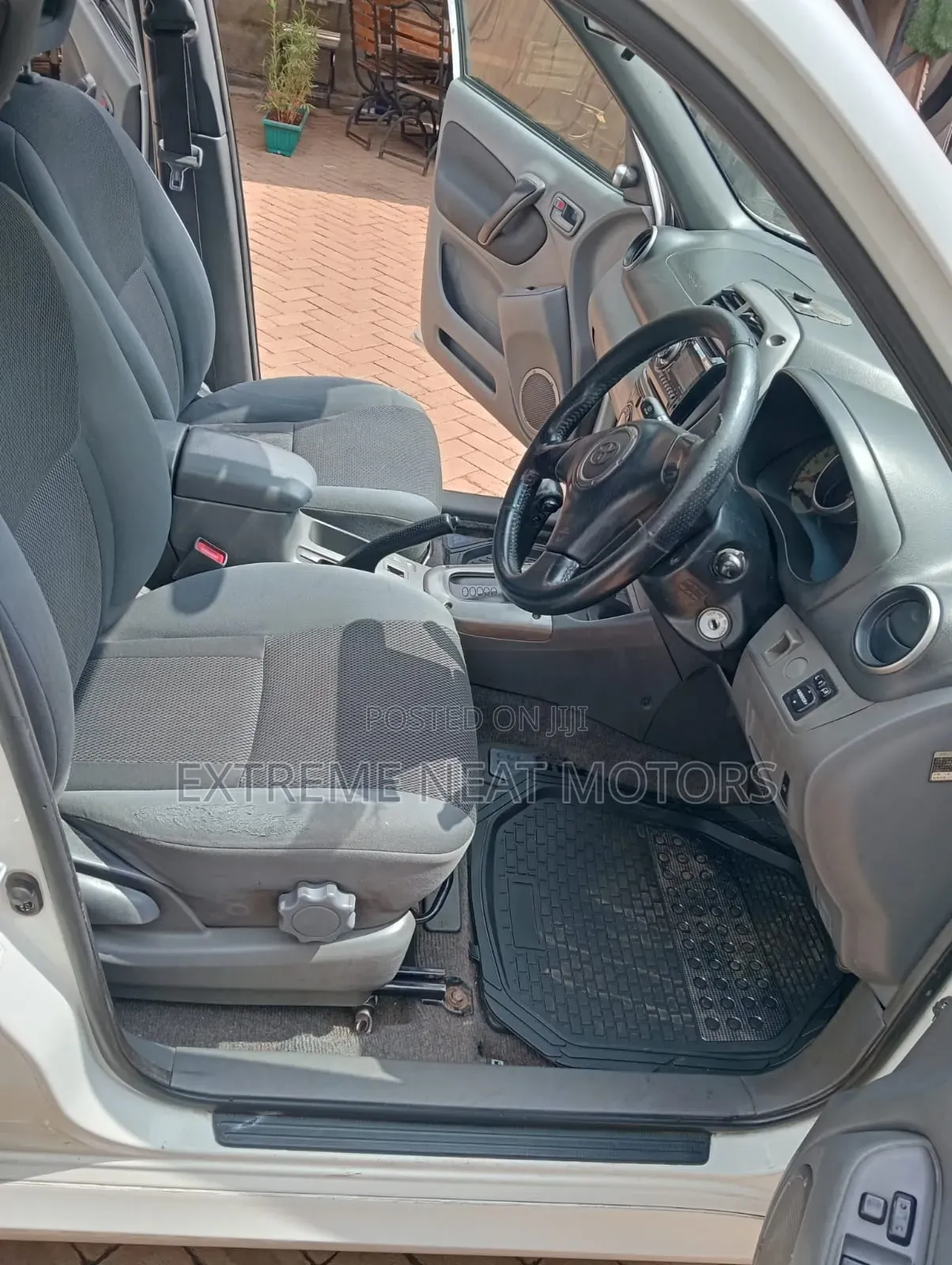 Toyota RAV4 2002 White