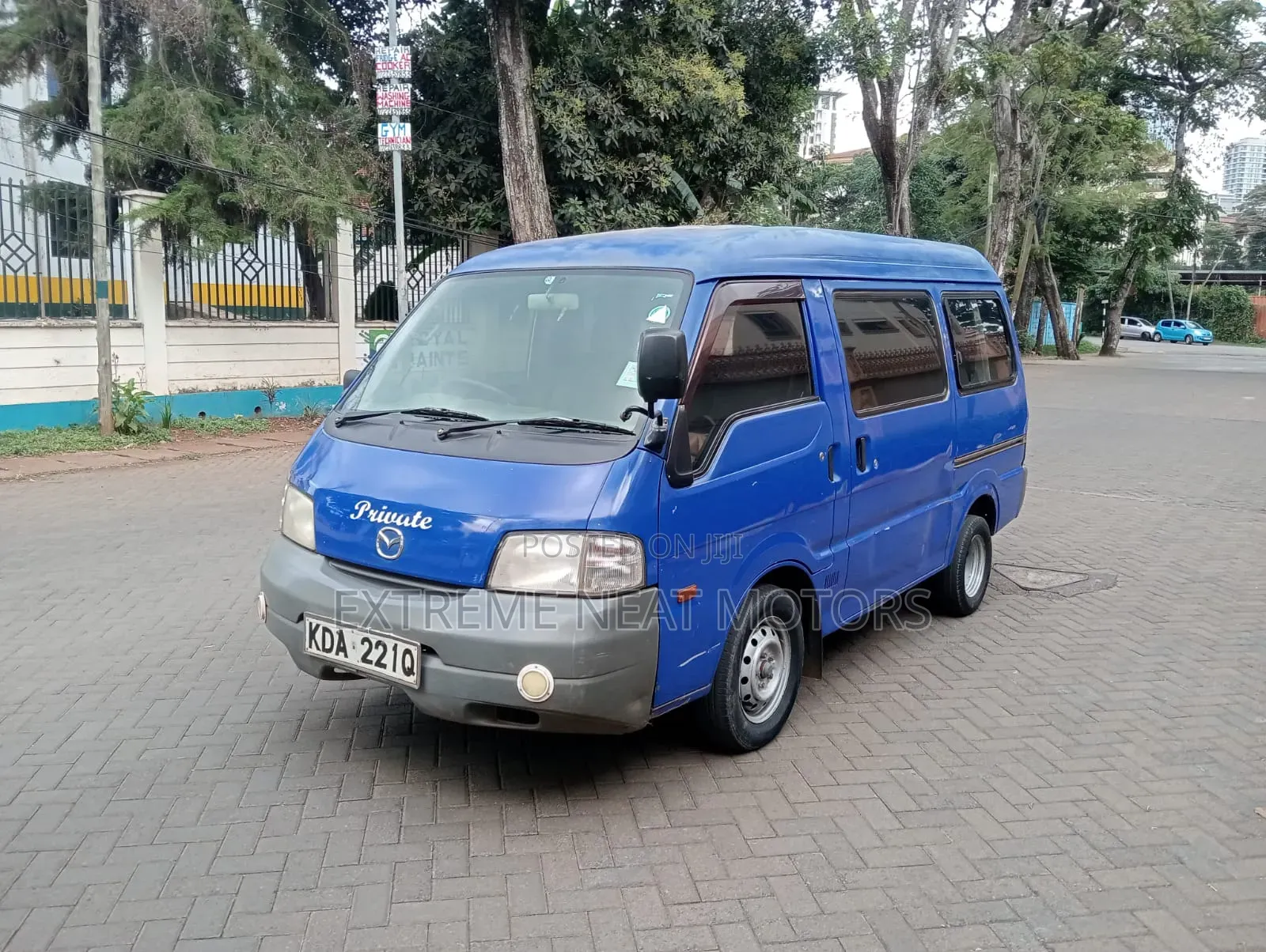 Mazda Bongo 2013 Blue