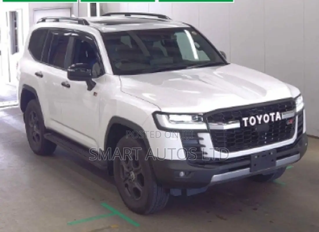 Toyota Land Cruiser LC300 2023 Off white