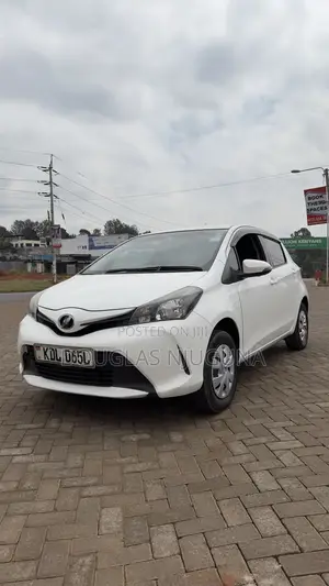 Toyota Vitz 2015 White