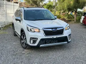 Subaru Forester Premium AWD 2019 White