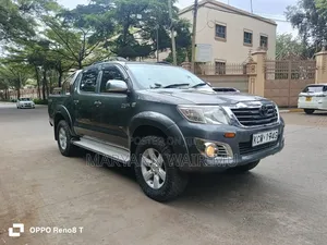 Toyota Hilux 2012 Gray