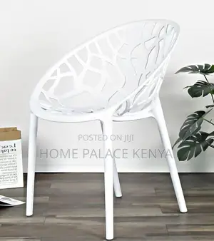Plastic Chair: Nest-Style Outdoor Seating With Contoured Design