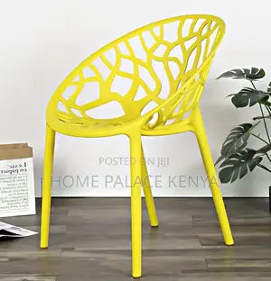 Plastic Chair: Nest-Style Outdoor Seating With Contoured Design