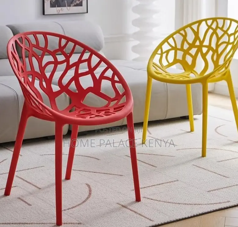 Plastic Chair: Nest-Style Outdoor Seating With Contoured Design