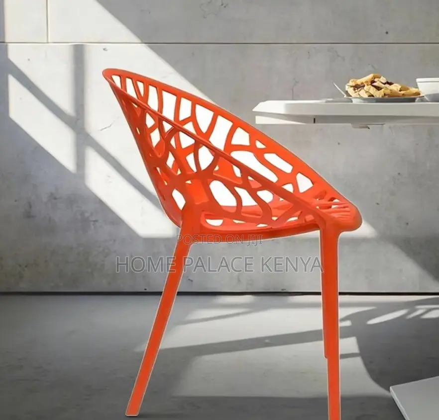 Plastic Chair: Nest-Style Outdoor Seating With Contoured Design