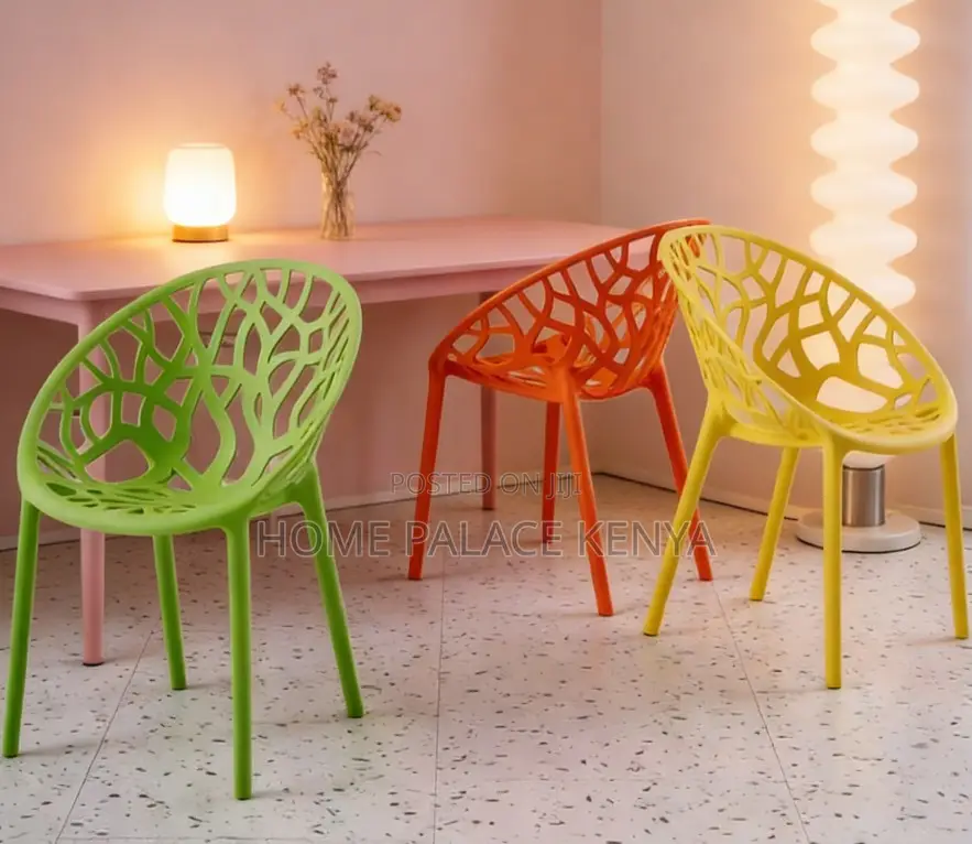 Plastic Chair: Nest-Style Outdoor Seating With Contoured Design