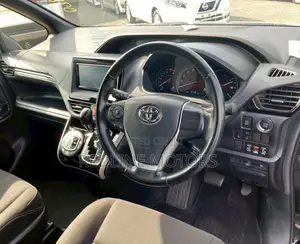 Toyota Esquire 2.0 FWD (7 seater) 2020 Black