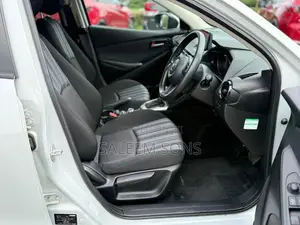 Mazda 2 2019 Off white
