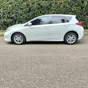 Toyota Auris 2012 Pearl