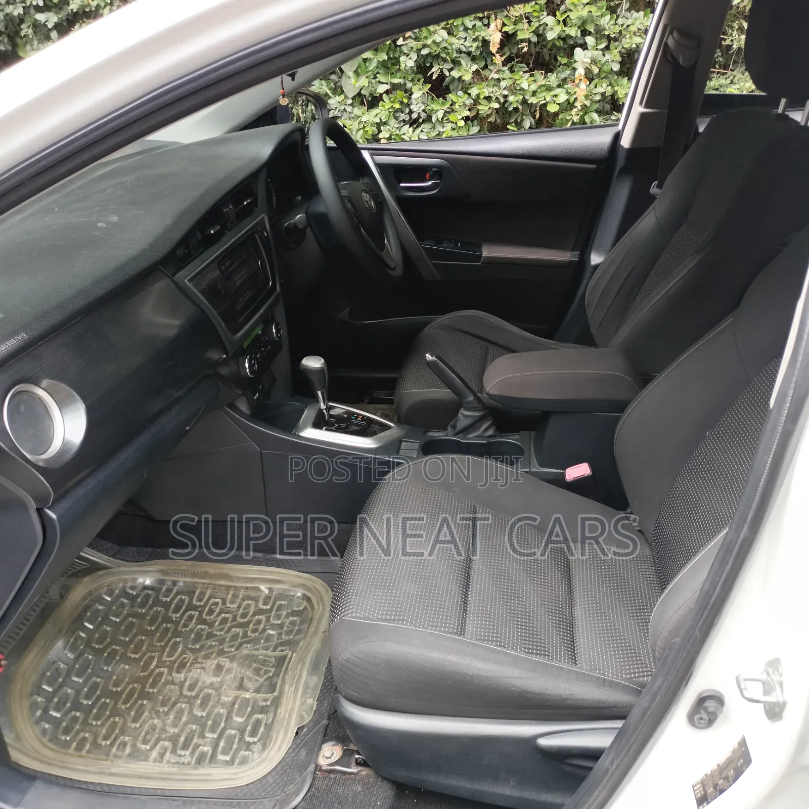 Toyota Auris 2012 Pearl