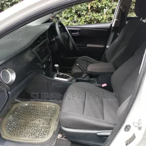 Toyota Auris 2012 Pearl