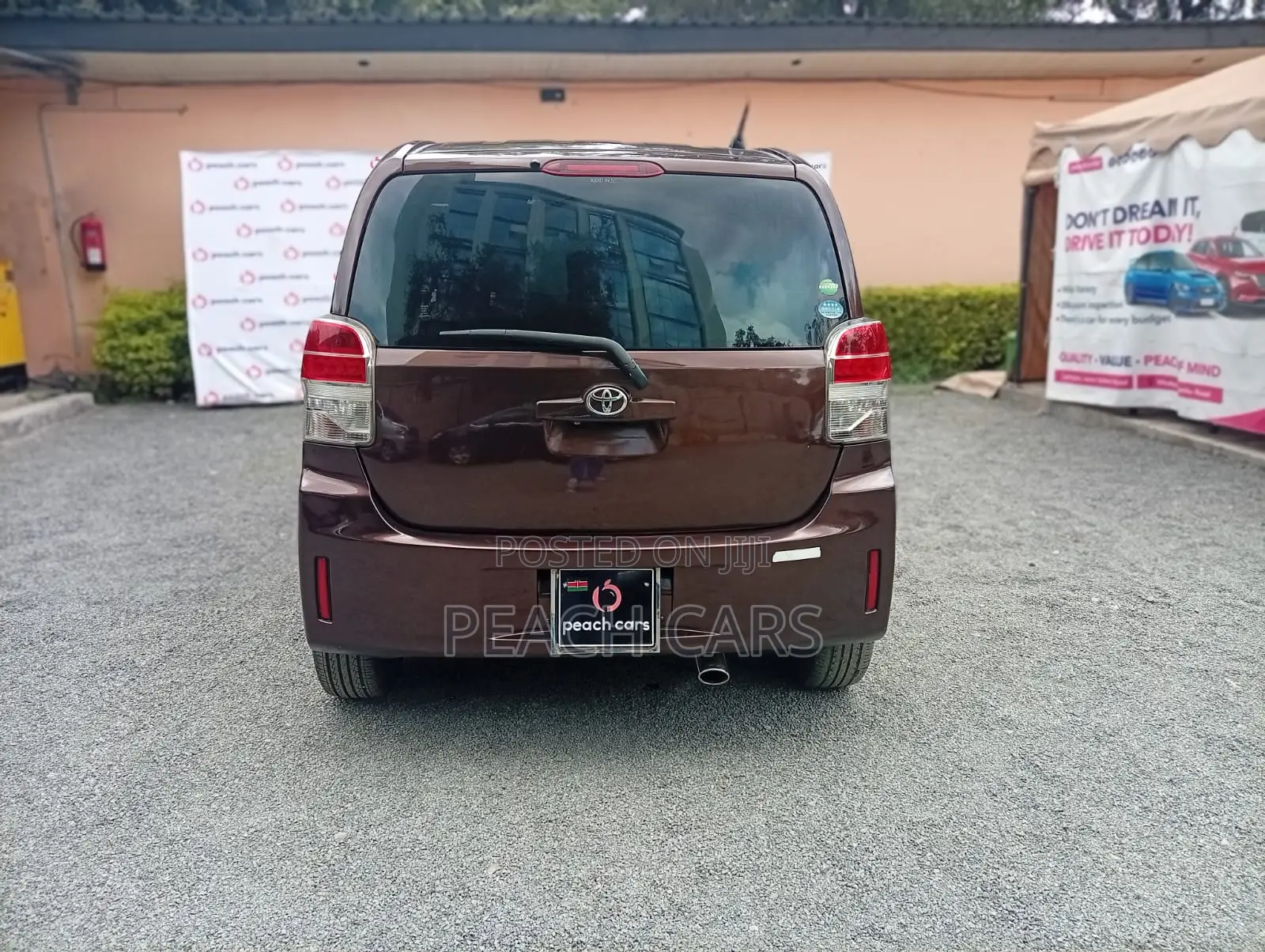 Toyota Spade 2014 Brown