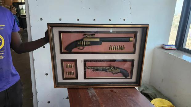 2 Gun 16 Bullets Wall Decor - Zy - main view