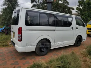 Toyota HiAce 2013 White