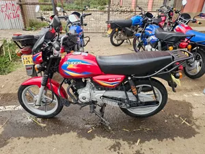 New Bajaj Boxer 125 2025 Red
