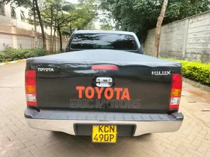 Toyota Hilux 2010 Black