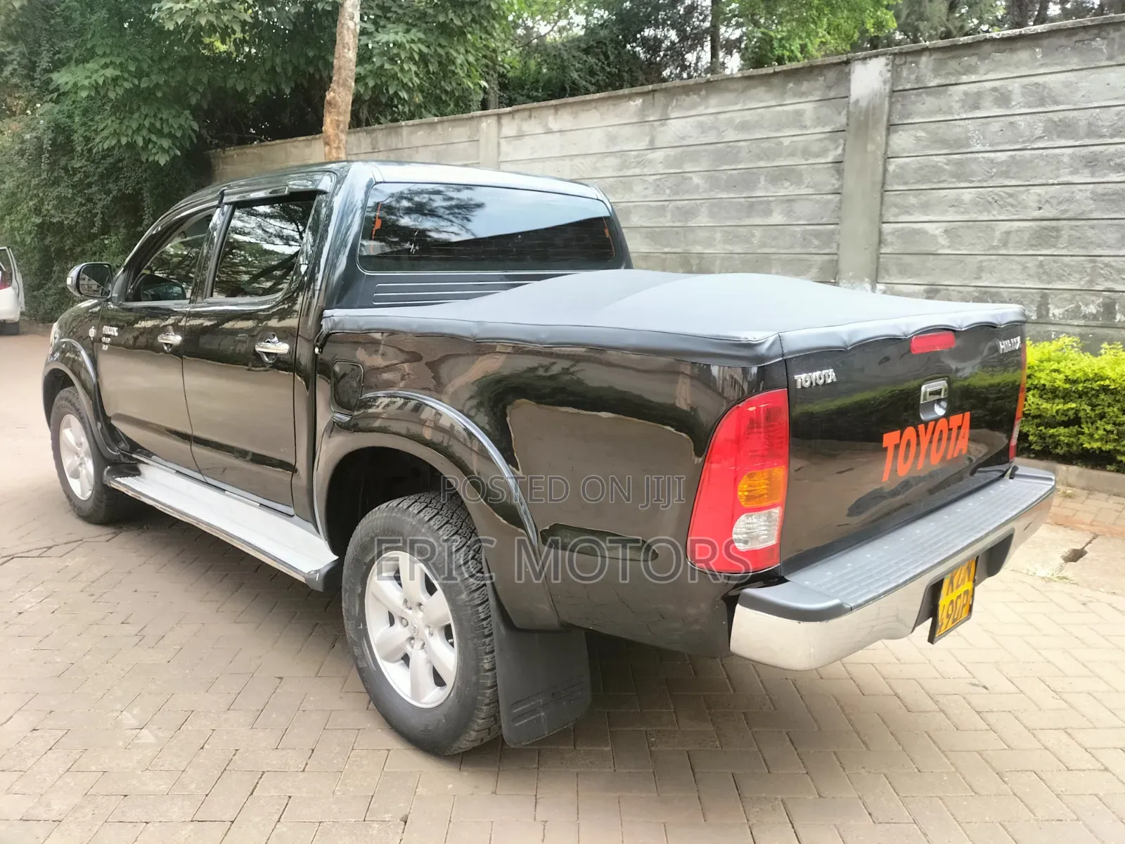 Toyota Hilux 2010 Black