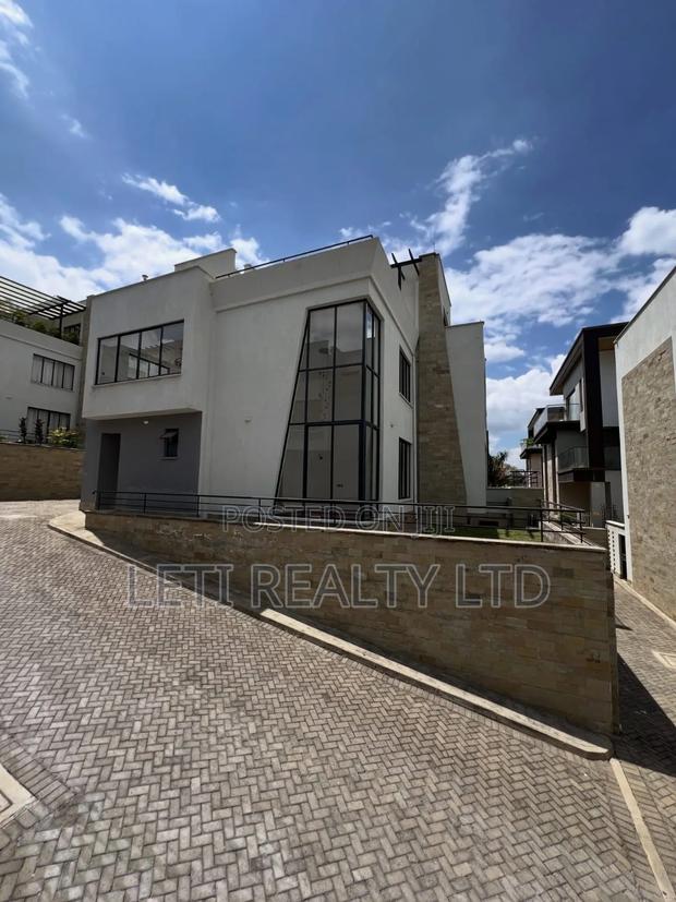 5bdrm Townhouse/Terrace in Maziwa for sale