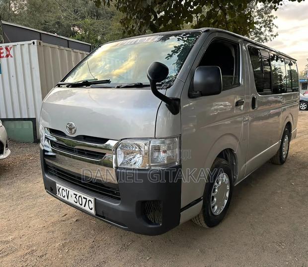 Toyota HiAce 2013 Silver