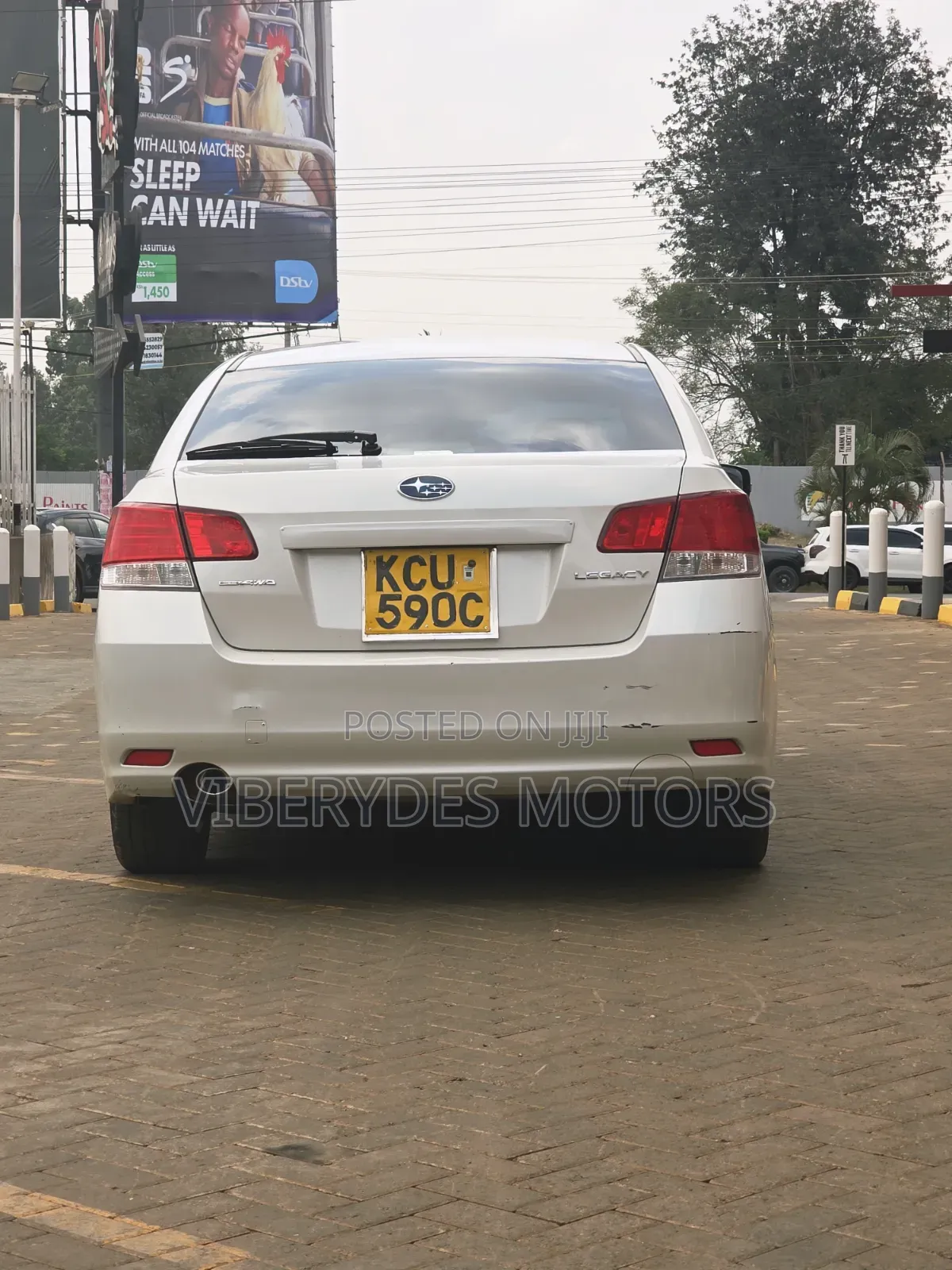 Subaru Legacy 2012 White