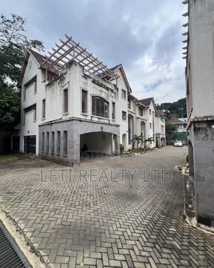 5bdrm Townhouse/Terrace in Muthangari for sale