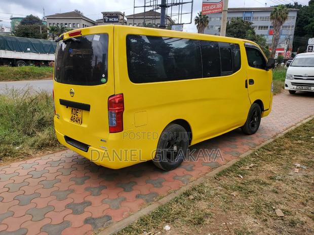 Nissan Caravan (Urvan) 2013 Yellow - thumbnail 2