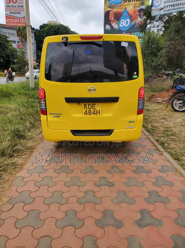 Nissan Caravan (Urvan) 2013 Yellow - thumbnail 3
