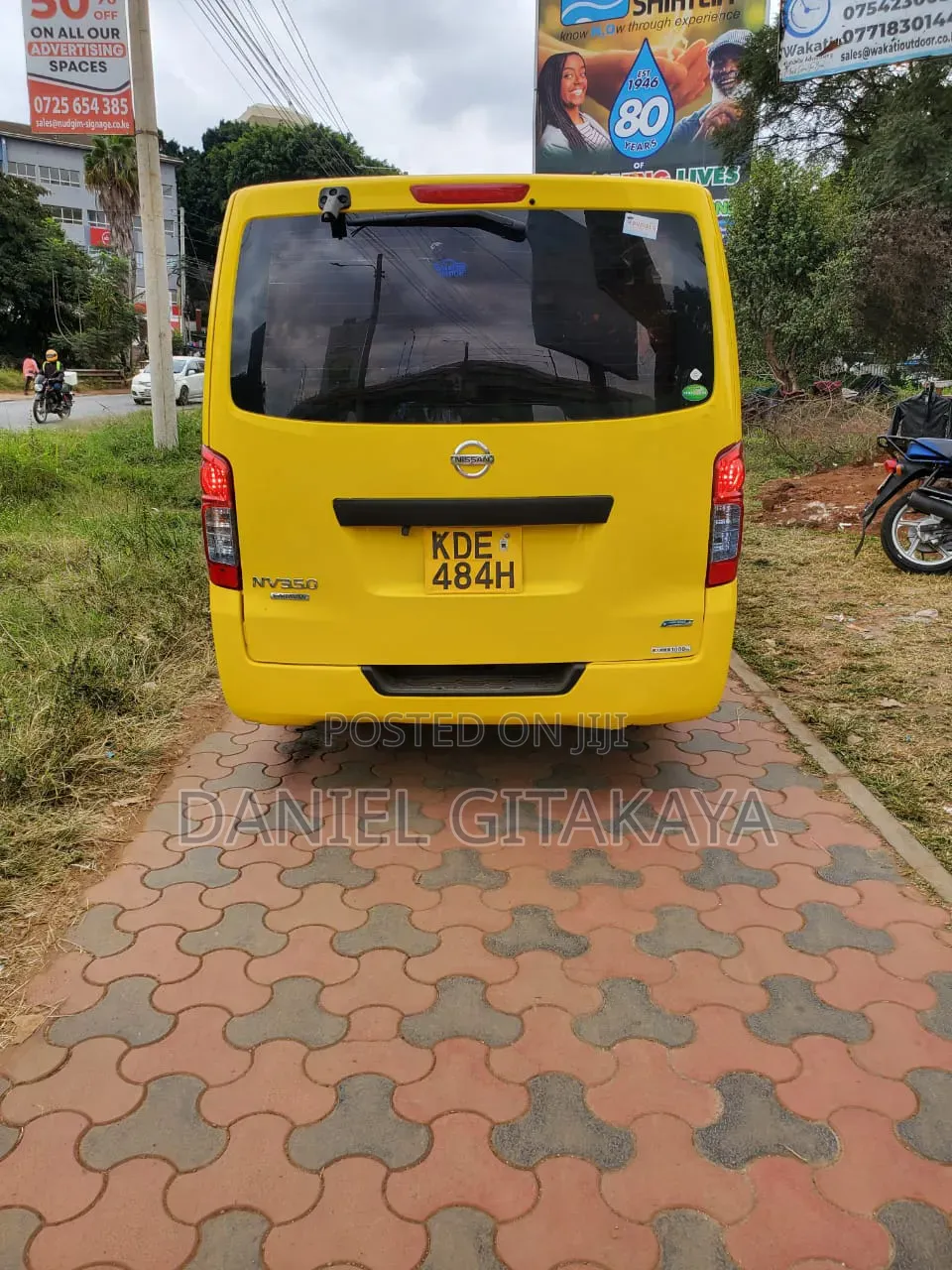 Nissan Caravan (Urvan) 2013 Yellow