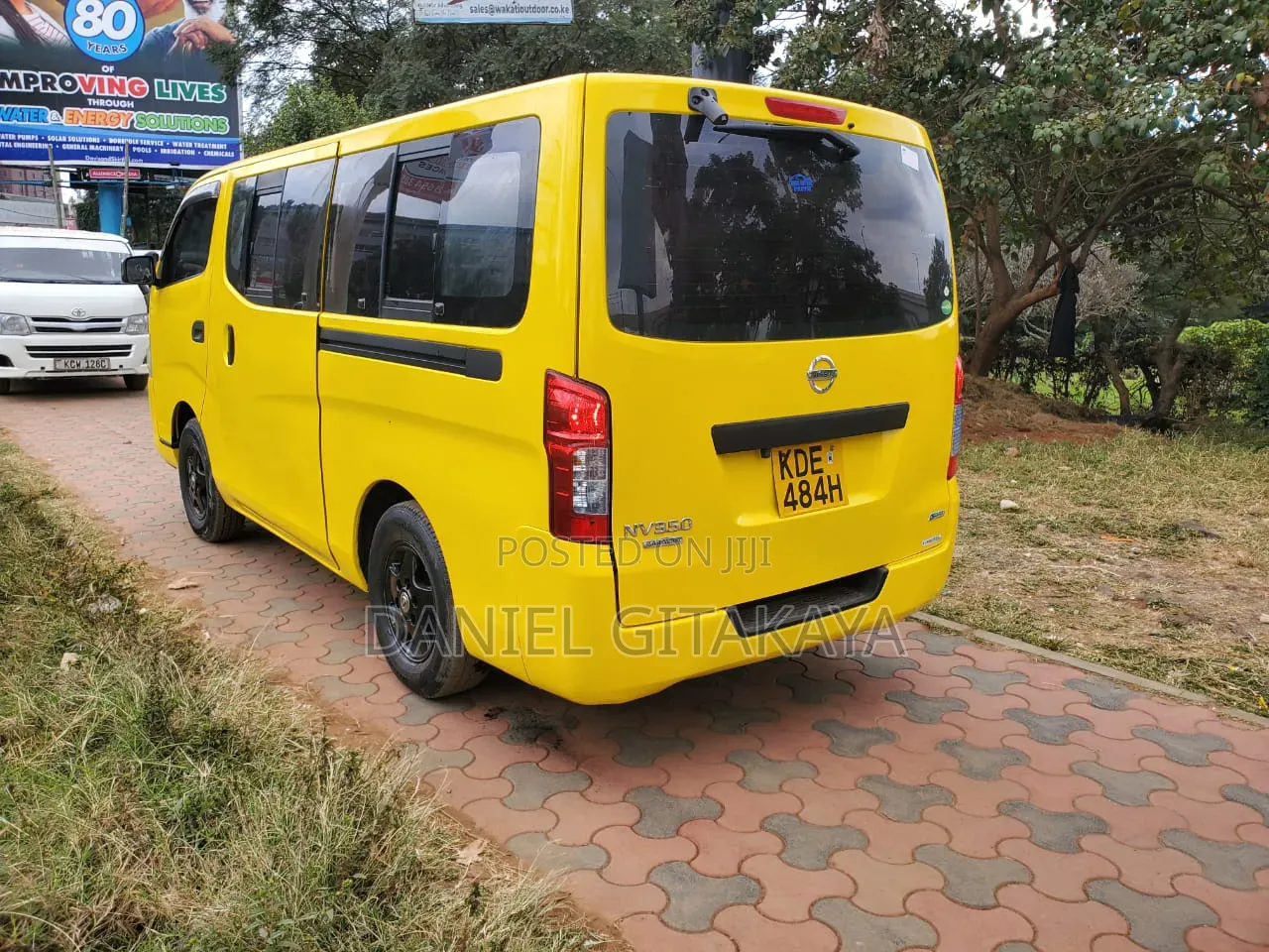 Nissan Caravan (Urvan) 2013 Yellow