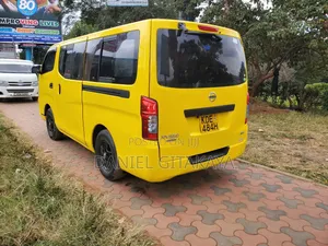 Nissan Caravan (Urvan) 2013 Yellow