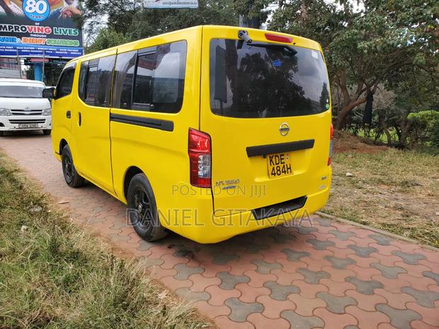 Nissan Caravan (Urvan) 2013 Yellow - thumbnail 5