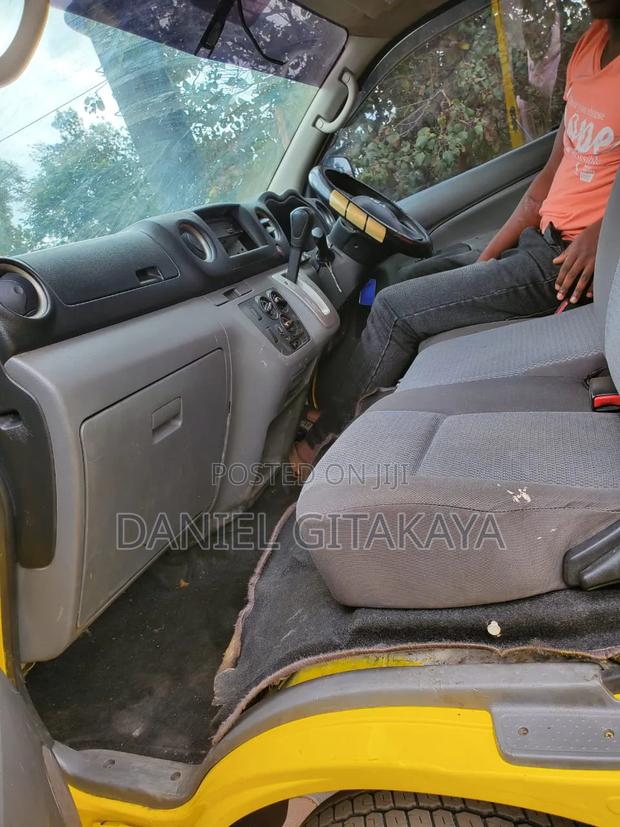 Nissan Caravan (Urvan) 2013 Yellow - thumbnail 6